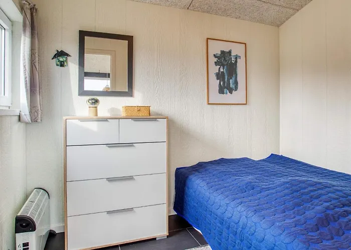 6 Person In Pandrup-by Traum